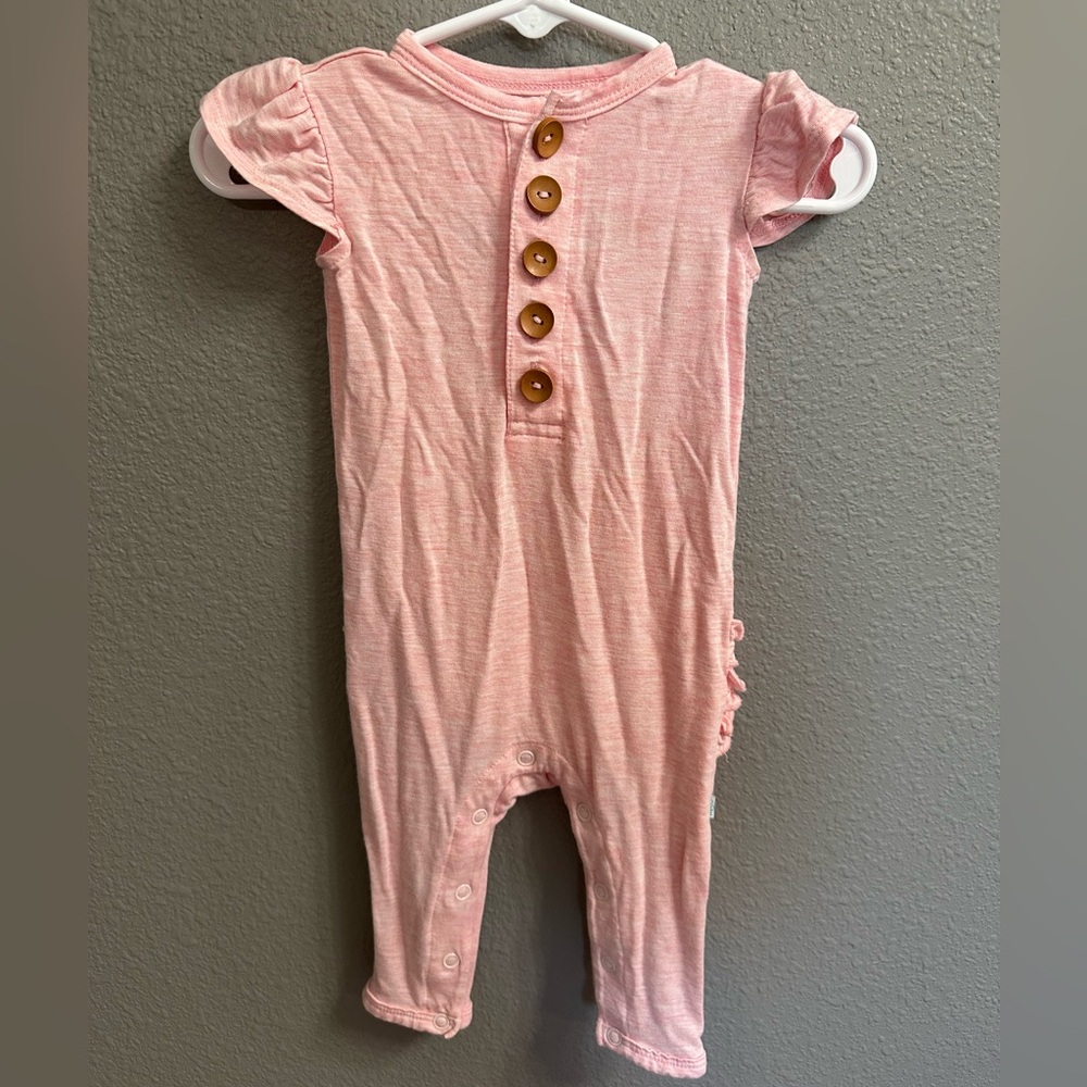 Posh Peanut 
Size 0-3 month short sleeve romper